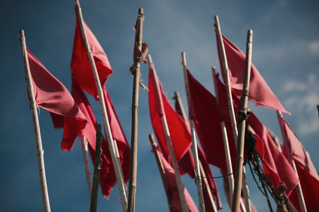 Red Flags That Look Like Green Flags (And Why Smart Daters Get Fooled)