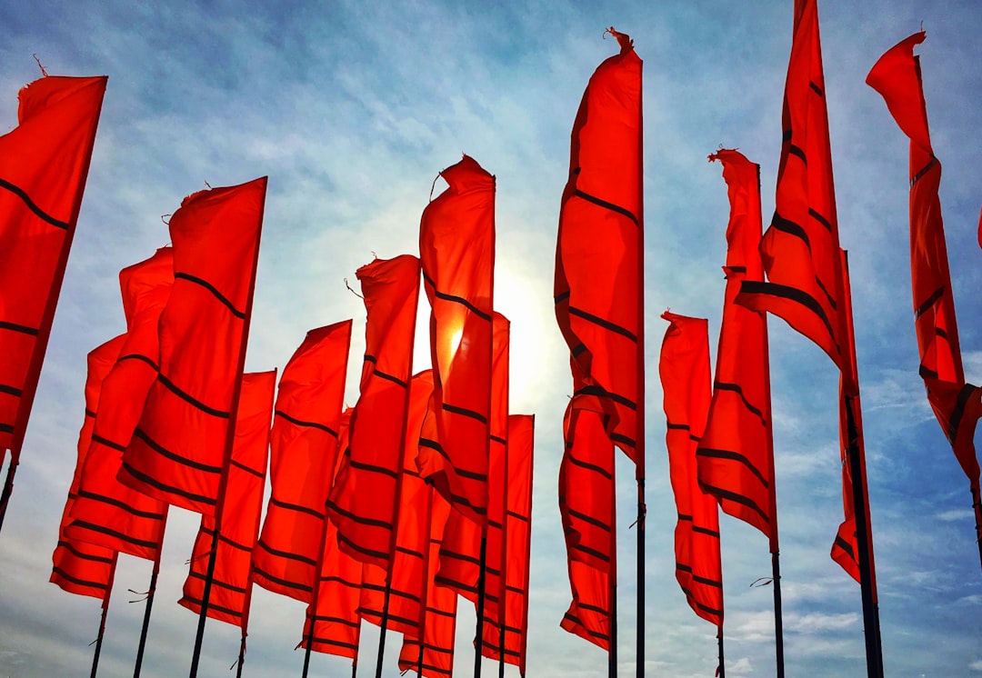 Red Flags That Feel Like Green Flags in Early Dating (How to Tell the Difference)