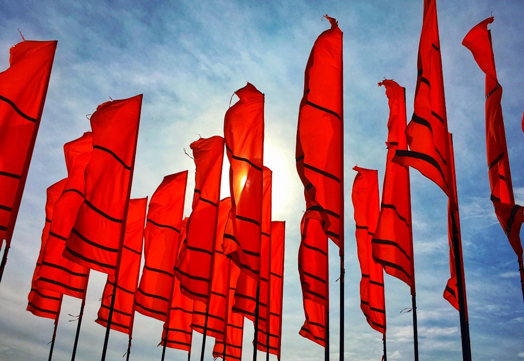 Red Flags That Feel Like Green Flags in Early Dating (How to Tell the Difference)